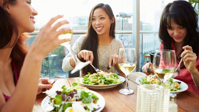 Dieta: i sette alimenti d’oro per denti più sani